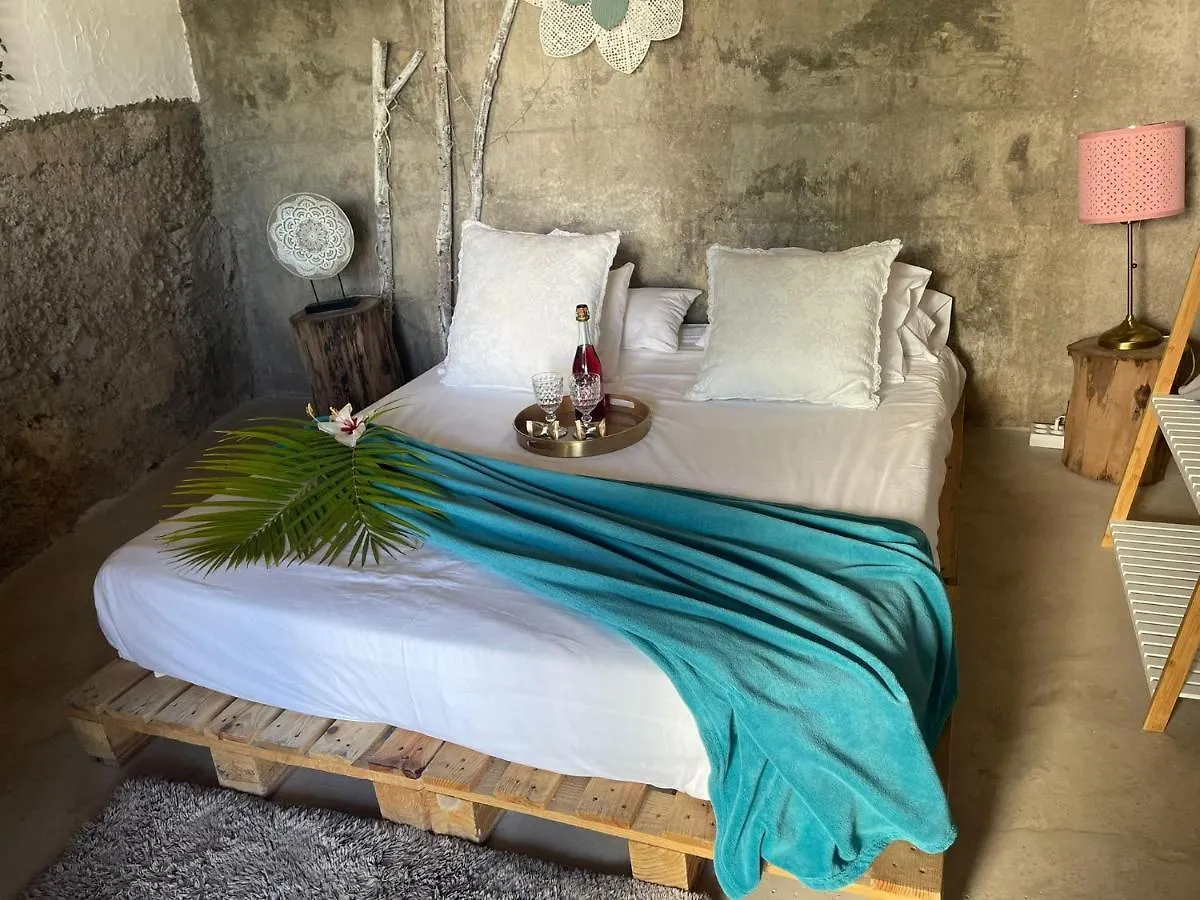 Country house Macaronesia Love Spa, Sauna Y Piscina Buzanada